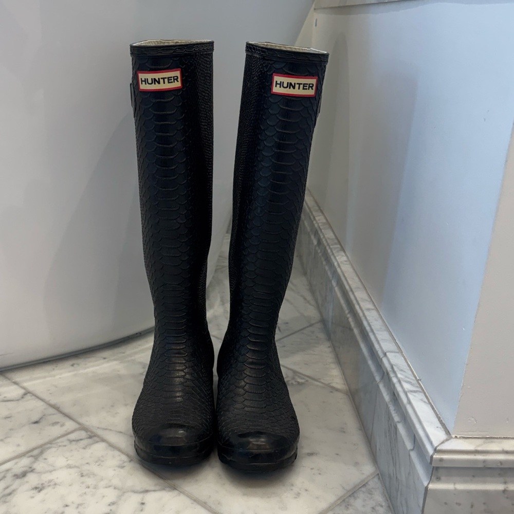 Hunter limited edition RARE carnaby boa snakeskin embossed textured tall boots